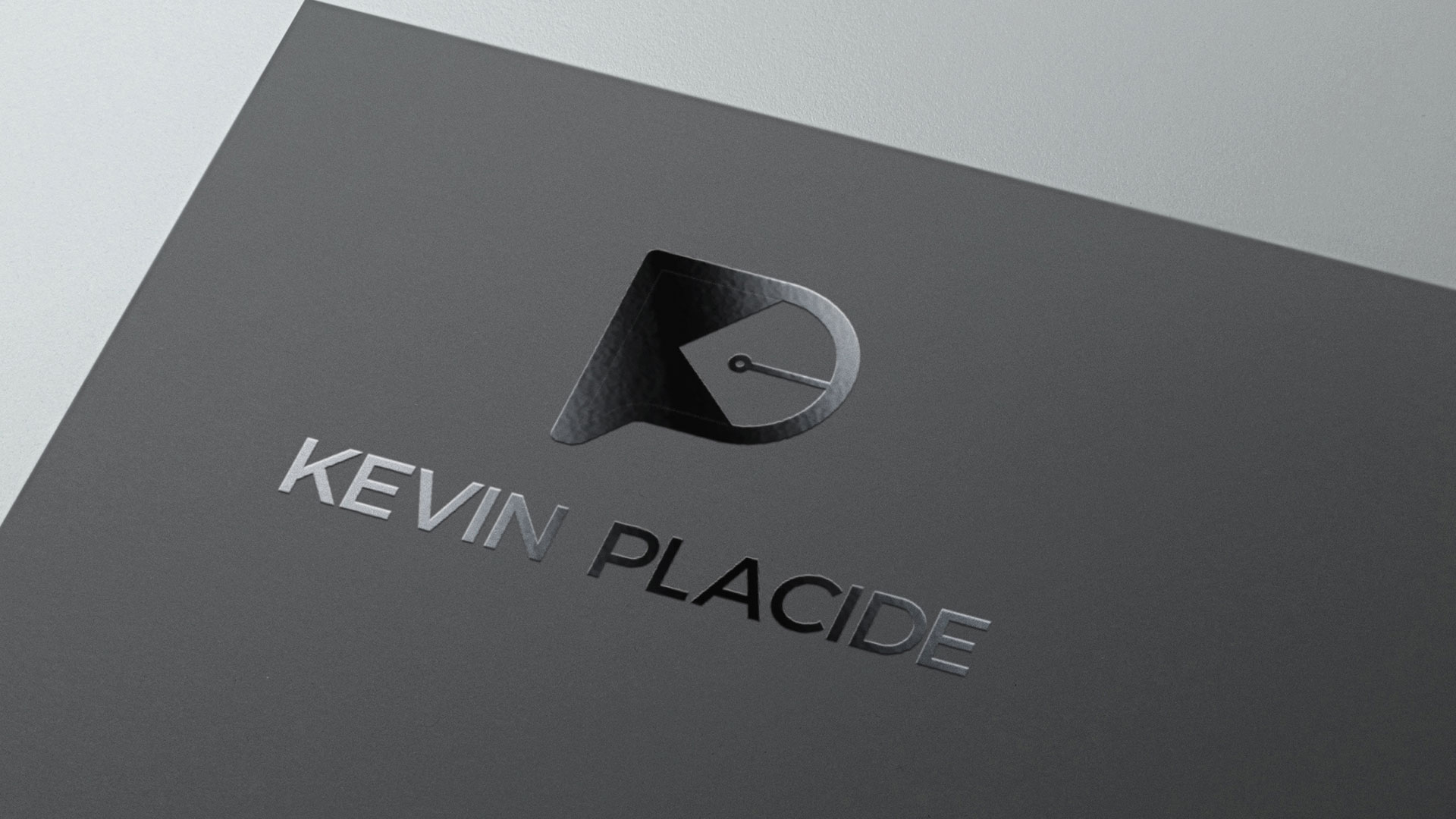 Logo vernis sélectif papier en tête Kevin Placide